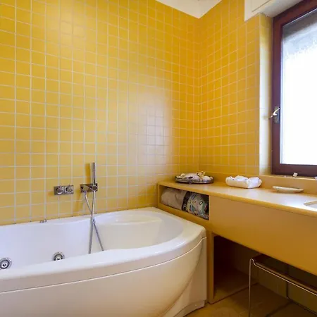 Domodossola Sleeps 6 Pool Wifi ヴェルバーニア